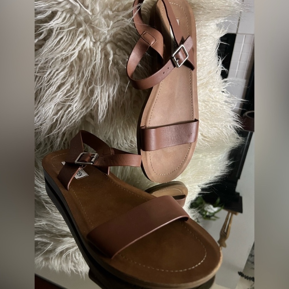 Steve Madden - Tan leather sandals Size 10 - GUC